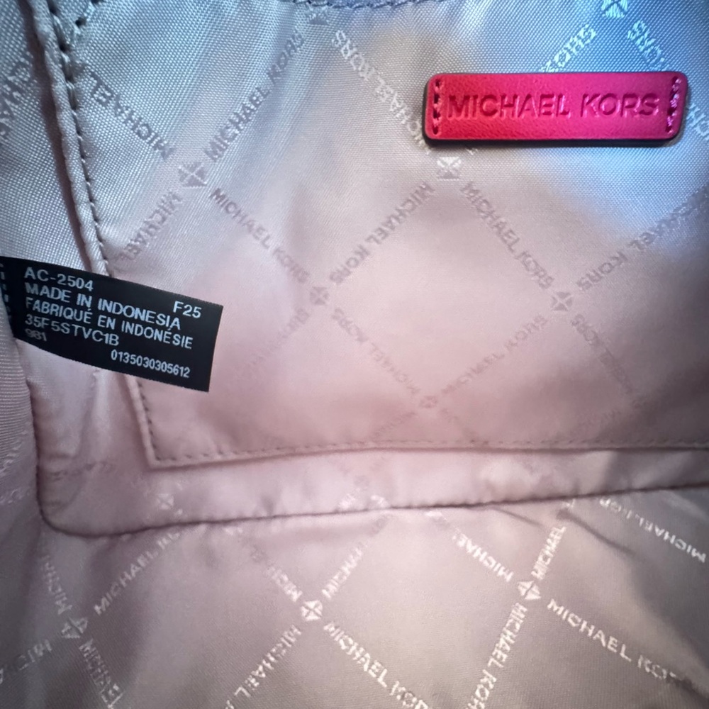 Michael Kors Jet Set Crossbody Bag Tech Attached MK UniCorn Dark Raspberry - Picture 10 of 14